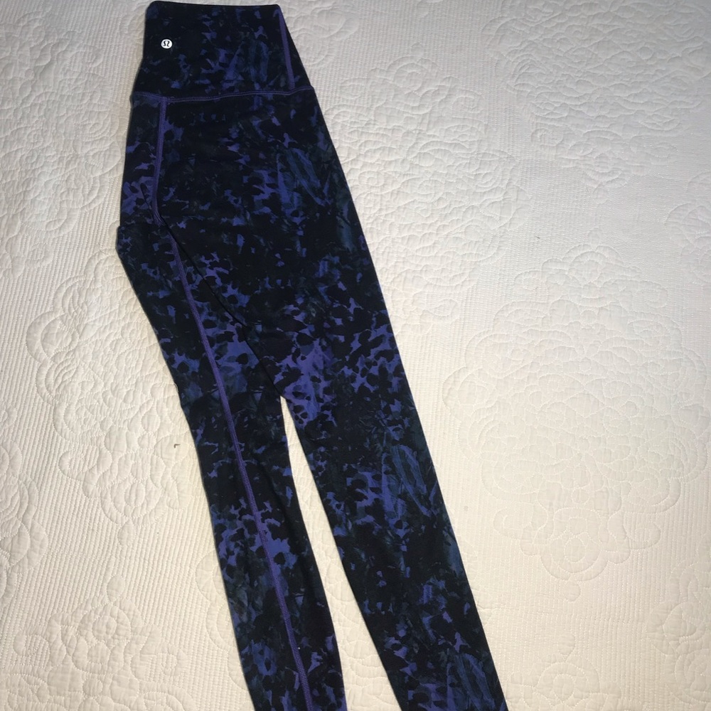 Long Lulu Lemon printed leggings